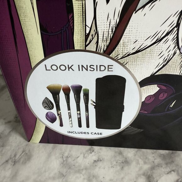Disney VILLAINS Blending Face Brushes & Sponges Set Travel Case Collectors Box - Picture 3 of 8